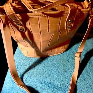 Pink Faux Leather Purse With Zipper Closure